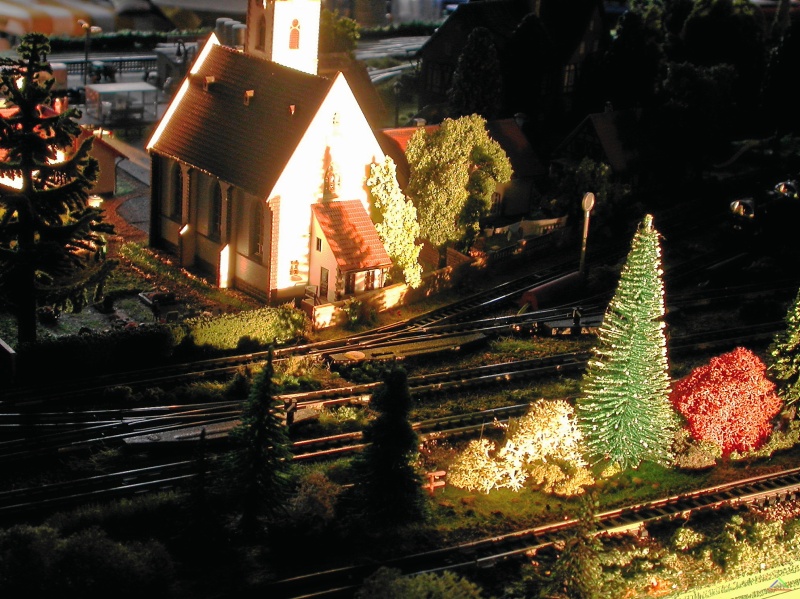 093 Morgenlicht 2.JPG - Die Wintersonne erhebt sich über den Hohen Ennder und taucht Oberennau in ein weiches Licht